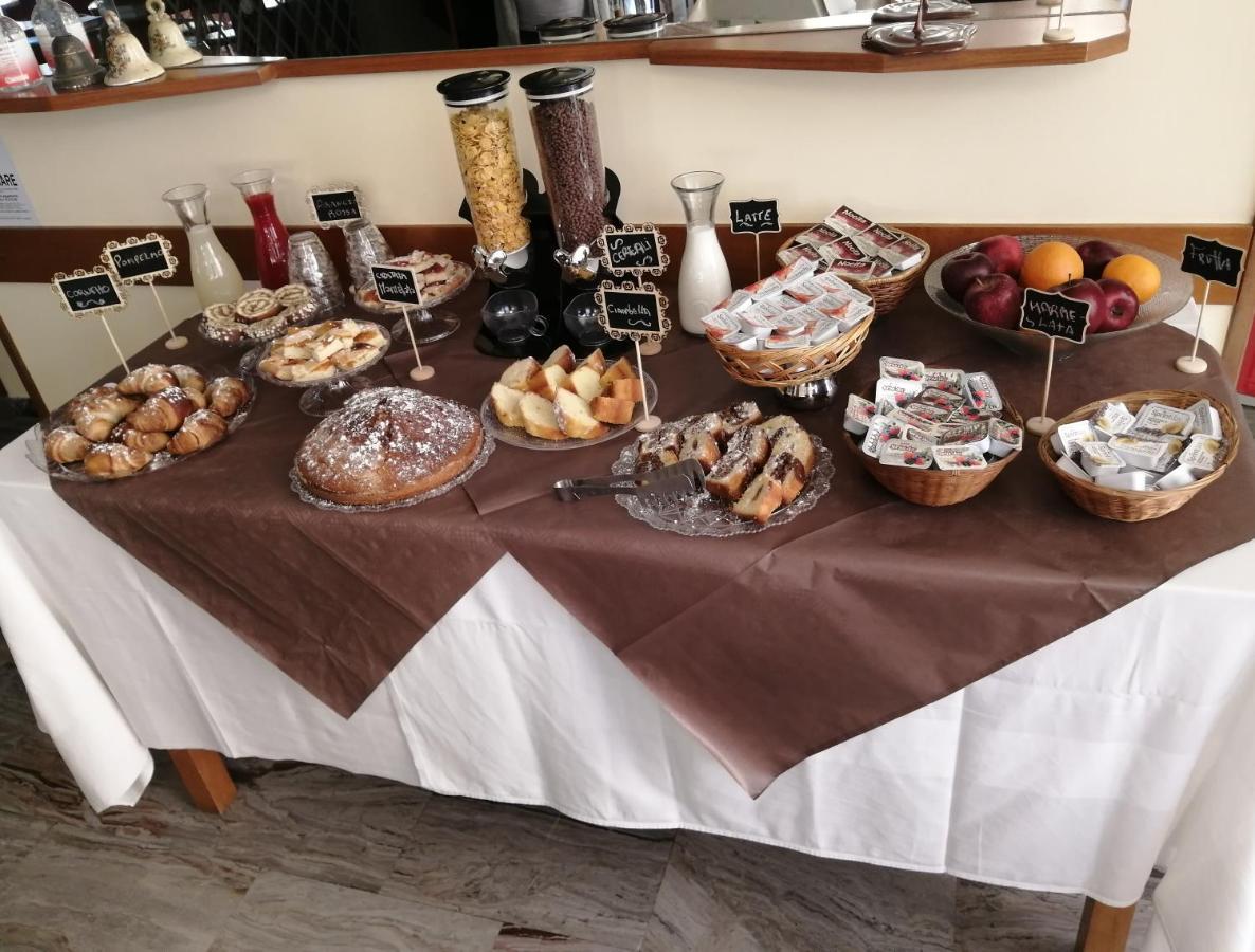 Hotel Luca Римини Экстерьер фото