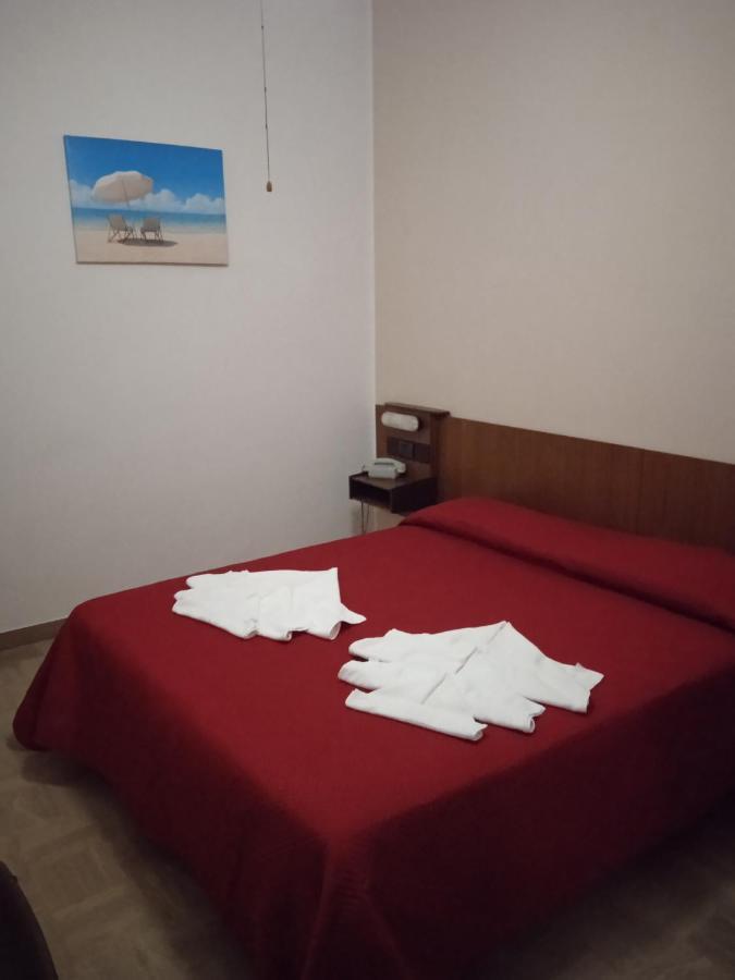 Hotel Luca Римини Экстерьер фото
