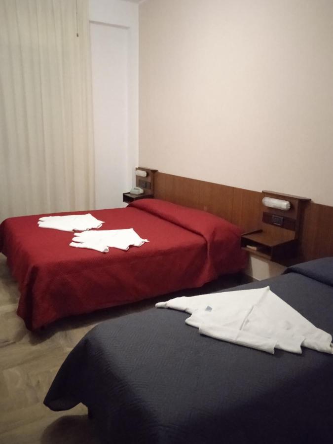 Hotel Luca Римини Экстерьер фото