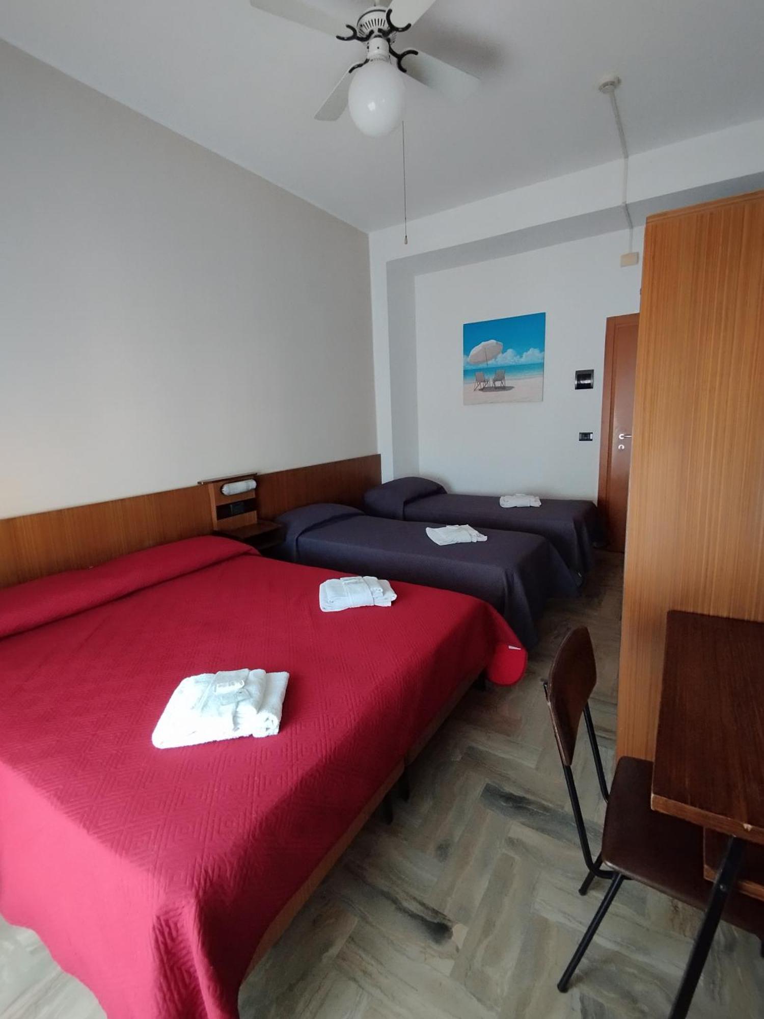 Hotel Luca Римини Экстерьер фото
