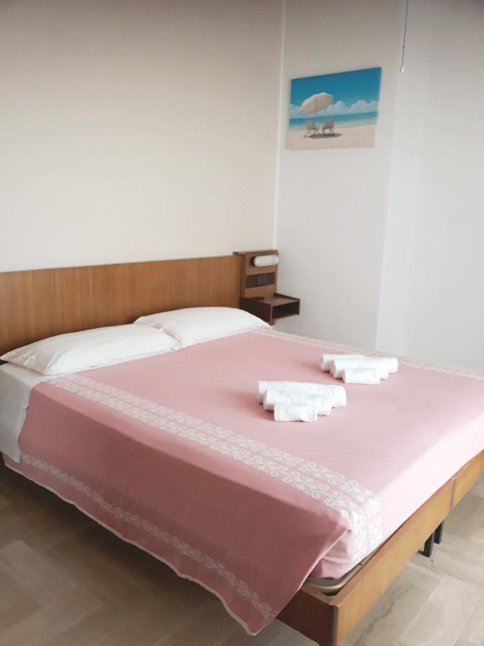 Hotel Luca Римини Экстерьер фото