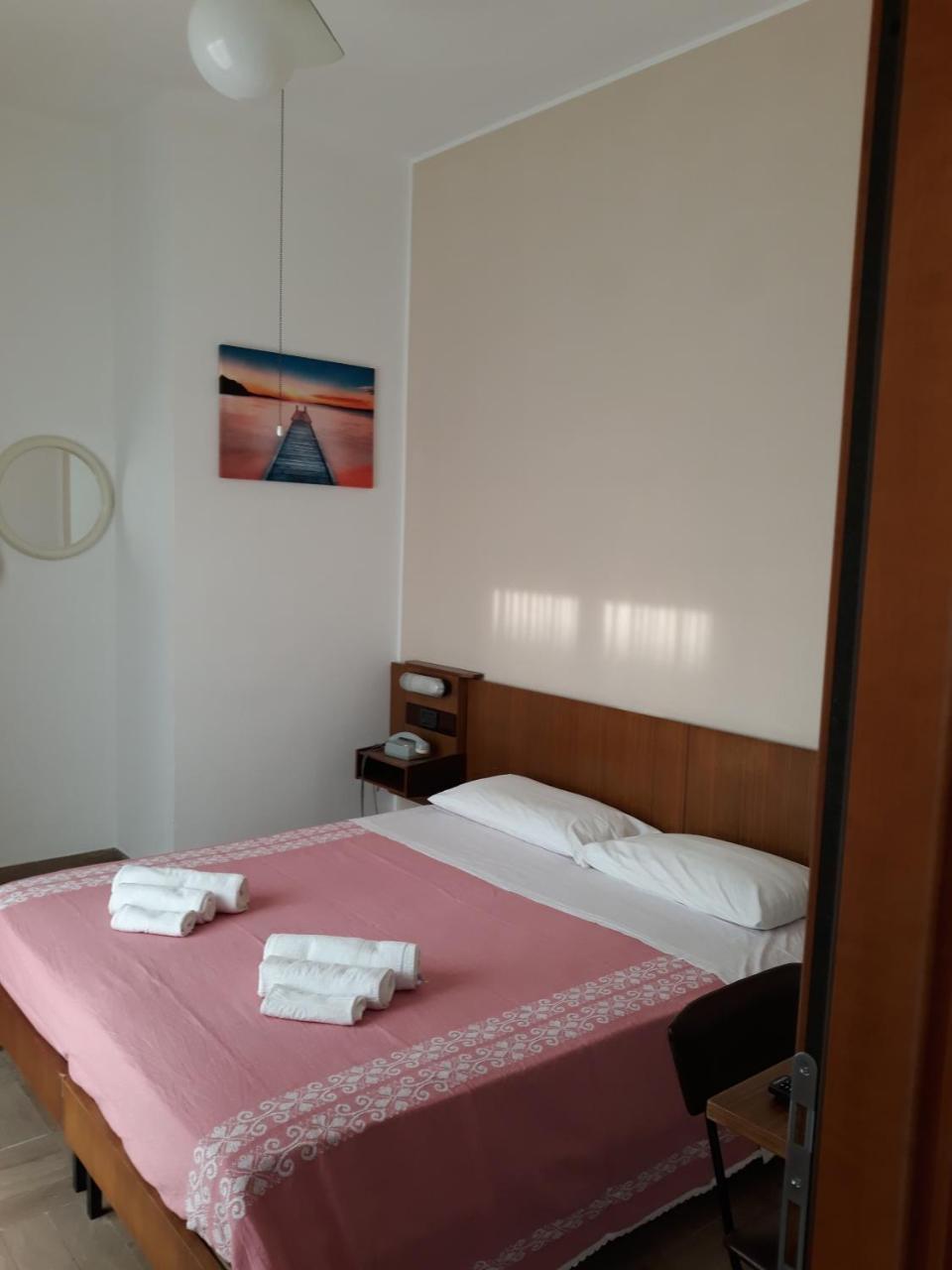 Hotel Luca Римини Экстерьер фото